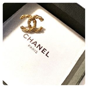 AUTHENTIC CHANEL earring.